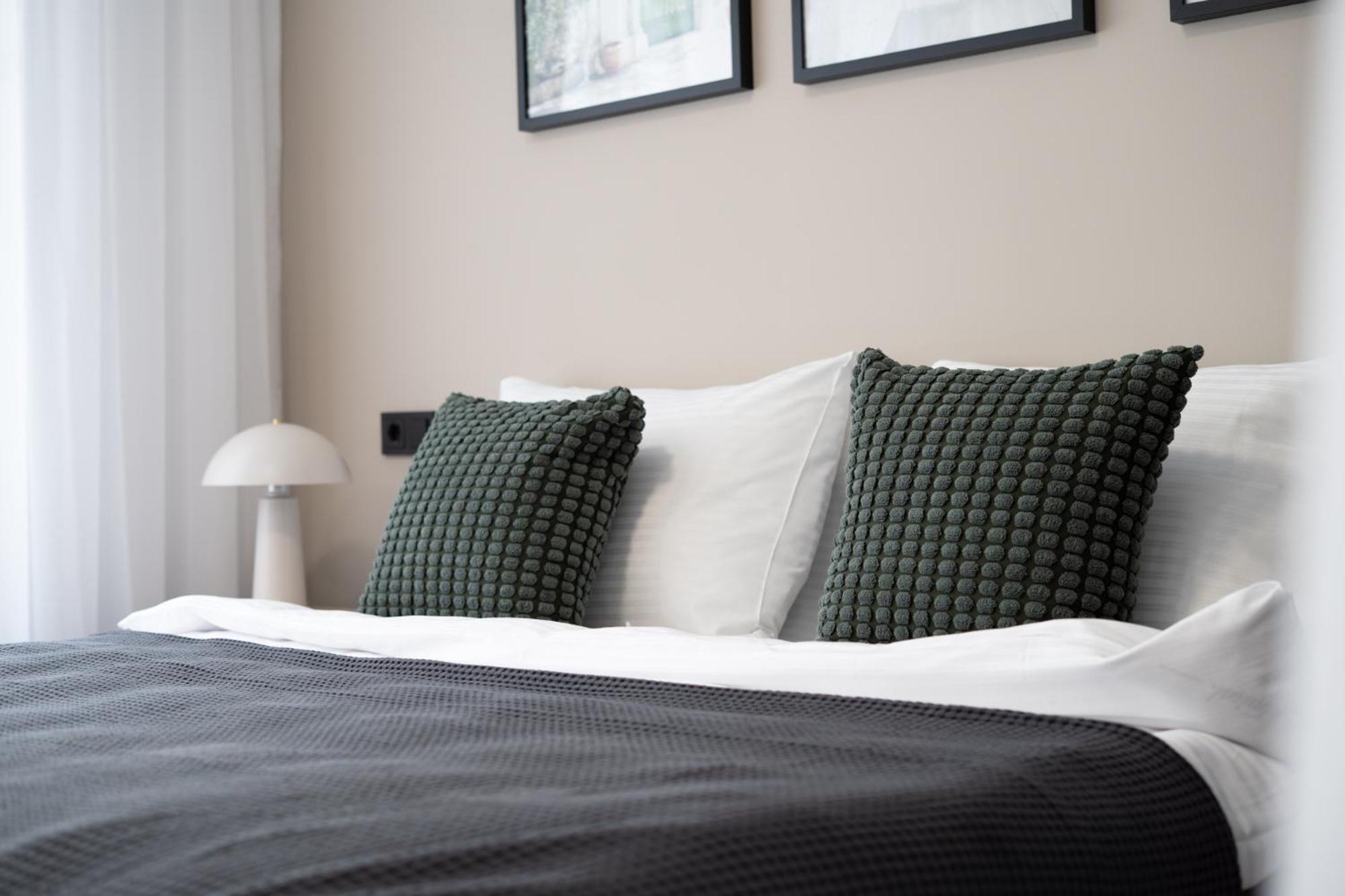 Central Bonn Apartments I Private Parking I Home2Share Екстер'єр фото